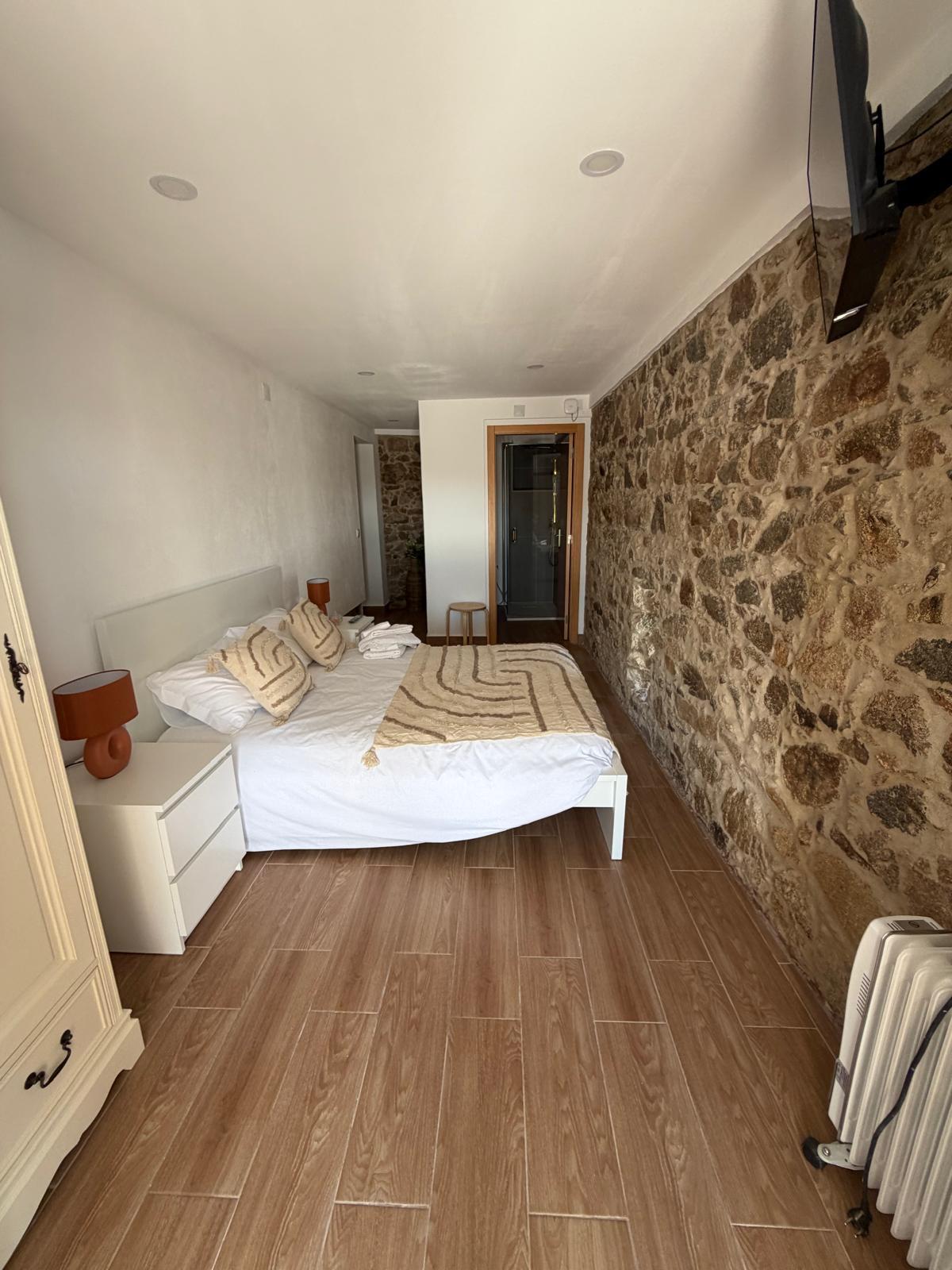 Interior de uma suíte dos Terraços de Belver